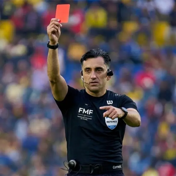 &iquest;Castigado? Revelan motivo de ausencia de &aacute;rbitro del Chivas vs Pumas