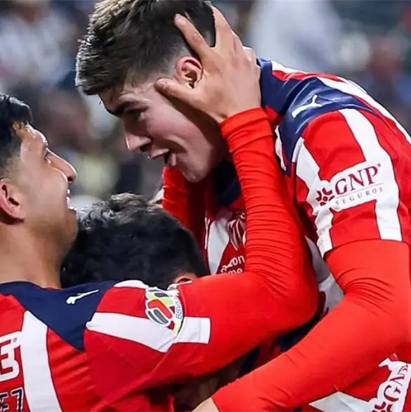 Chivas pierde a dos jugadores clave para enfrentar a Tigres Chivas pierde a dos jugadores clave para enfrentar a Tigres