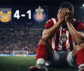 &iquest;L&iacute;der de cristal? Chivas es goleado por Tigres y no le gana a los fuertes