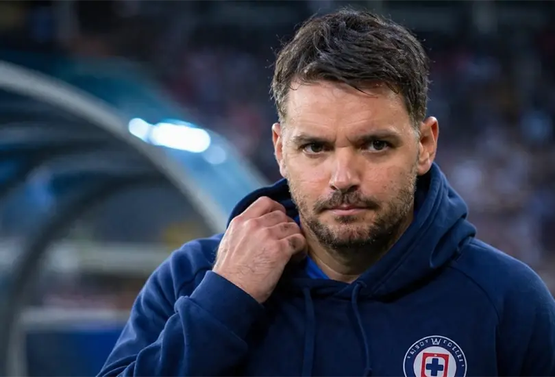 Nicolás Larcamón muestra su inconformidad tras el empate en el Clásico Joven ante América. Nicolás Larcamón muestra su inconformidad tras el empate en el Clásico Joven ante América.