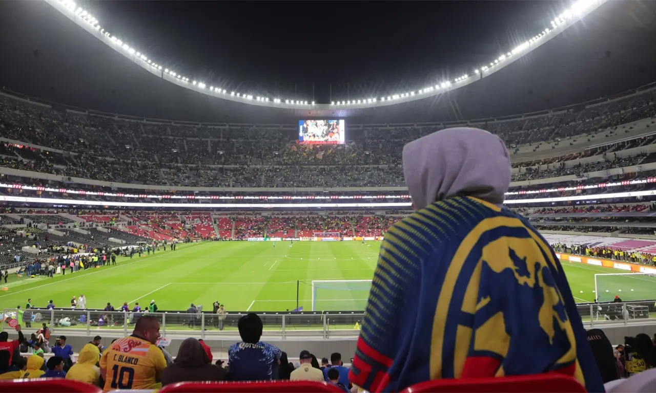 El Estadio Azteca vuelve a ser señalado por fallas, altos costos y mala experiencia en el América vs Cruz Azul. 