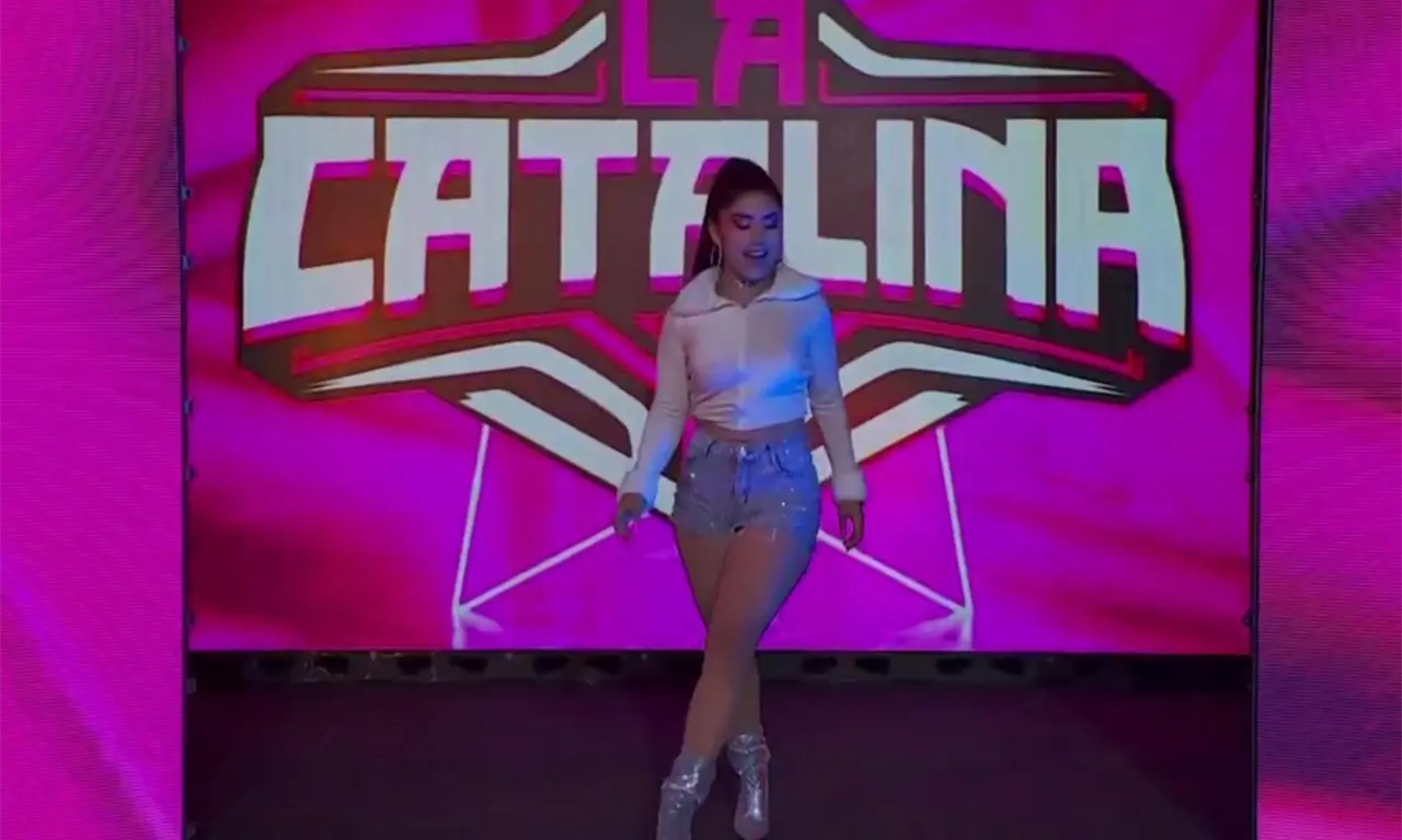  La chilena La Catalina sorprendió en AAA y retó a Lady Flammer en pleno festejo 