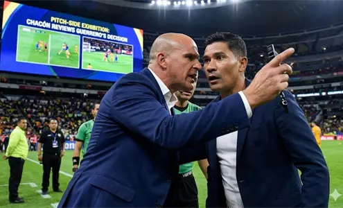 Paco Chac&oacute;n expone la hipocres&iacute;a de Fernando Guerrero en el arbitraje