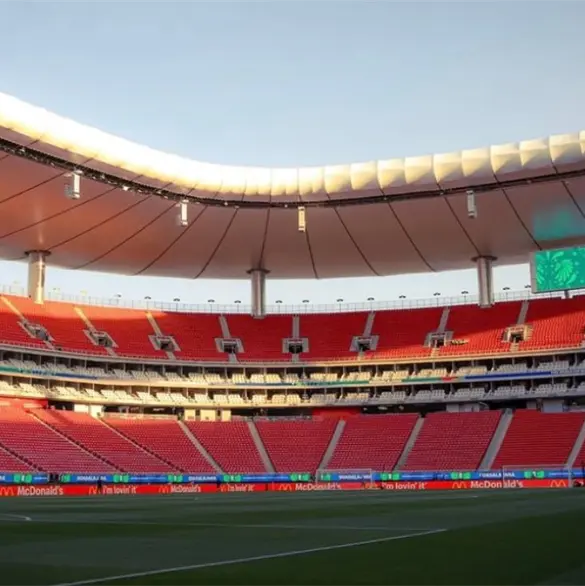 Arriesgado, Chivas cambia el pasto del Akron a meses del mundial