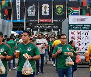 &iquest;Dejar&aacute;n meter alimentos y bebidas en los estadios? Ley acecha al Mundial
