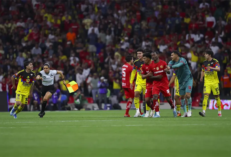 Bronca total: Am&eacute;rica vence a Toluca en cierre caliente