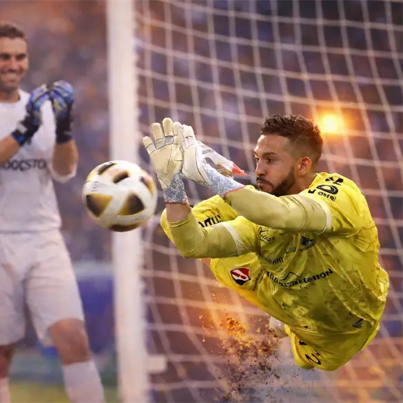 Camilo Vargas es el nuevo rey de penaltis atajados en Liga MX