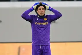 &iquest;Y as&iacute; va al Mundial 2026? Memo Ochoa comete oso monumental en Chipre
