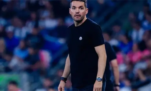&iquest;Por culpa de la afici&oacute;n? Cruz Azul oficializa la salida de Larcam&oacute;n