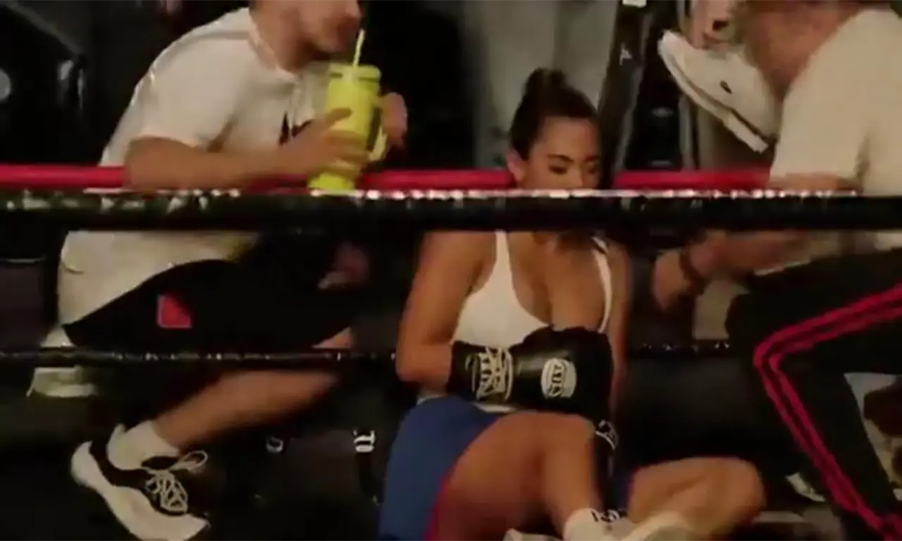  El susto llegó al ring: Kim Shantal cayó en práctica de Supernova, aunque la cartelera no cambia. 