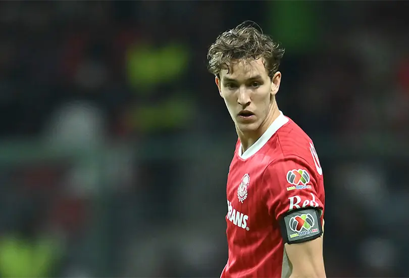 Le quitaron la roja a Marcel Ruiz, pero cumplir&aacute; un partido de suspensi&oacute;n por insultos al &aacute;rbitro.