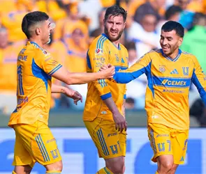 &iexcl;Tigres a la liguilla! golea en una noche especial para Gignac