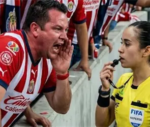 Reprobable, afici&oacute;n de Chivas se mete con Katia Itzel tras duelo vs Tijuana