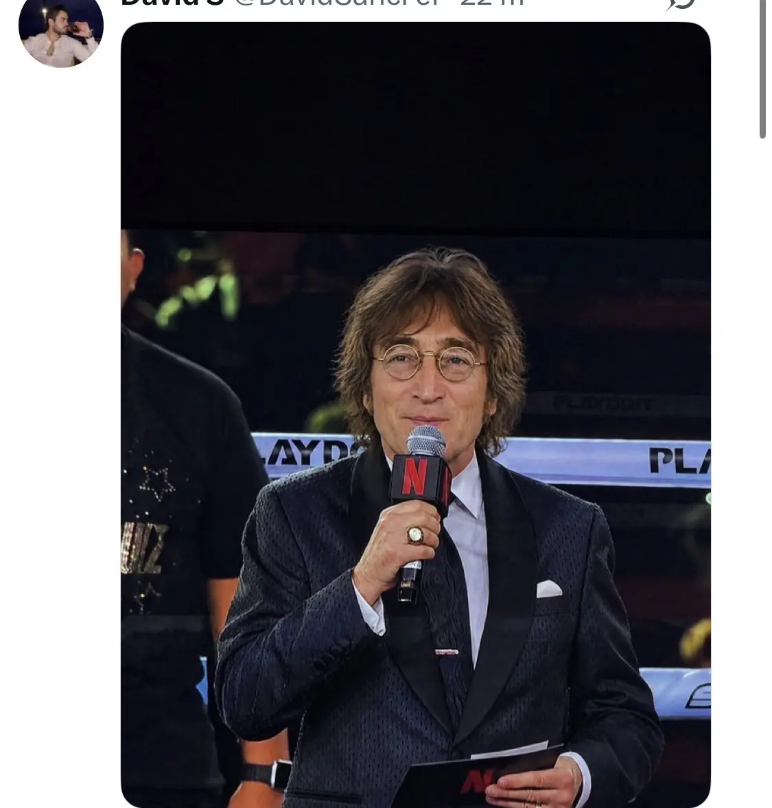 Jhon Lennon presentando