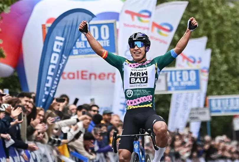 Edgar Cadena celebra en Asturias tras conquistar dos etapas y ser llamado el &acute;nuevo Isaac del Toro