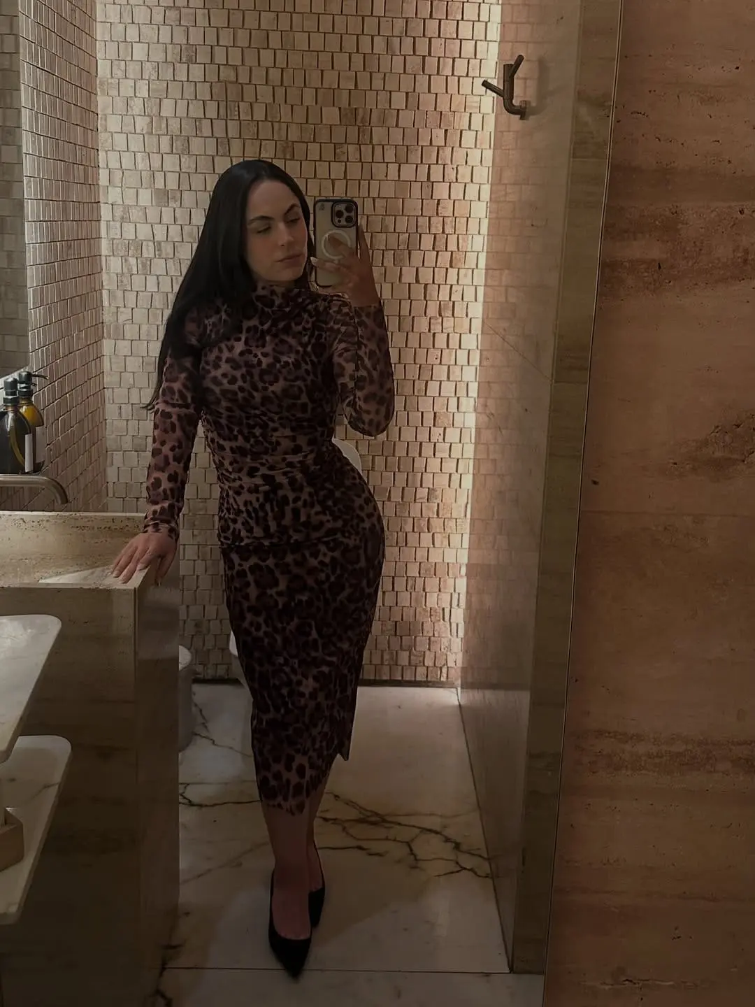 Linda Villanueva: Esposa de Jorge S&aacute;nchez, acompa&ntilde;ando su aventura en Europa.