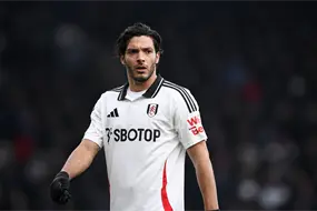&iexcl;Lo dejaron sembrado! Ra&uacute;l Jim&eacute;nez queda exhibido en derrota del Fulham