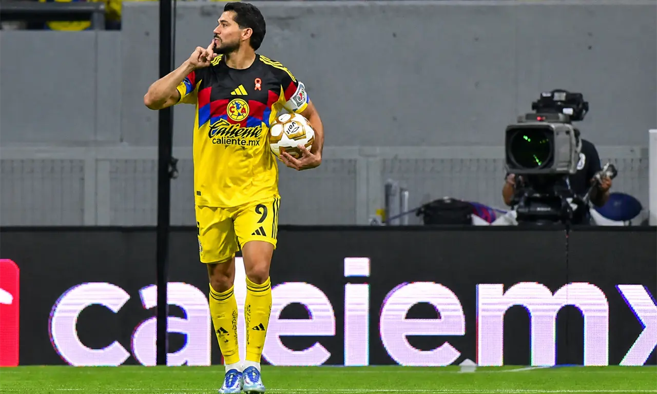  Henry Martín vuelve a anotar gol casi un año después... y de penal 