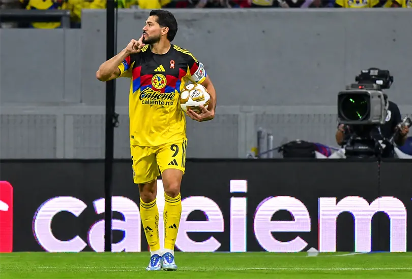 Henry Mart&iacute;n vuelve a anotar gol casi un a&ntilde;o despu&eacute;s... y de penal
