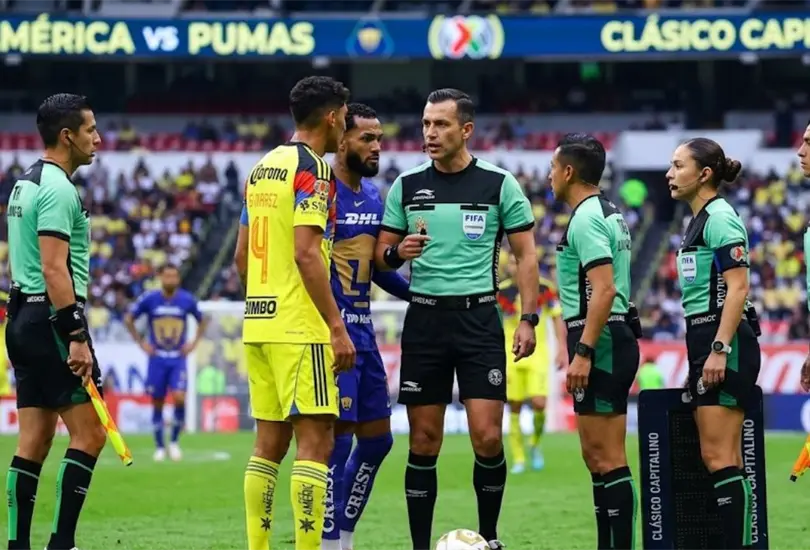Arbitraje para el Pumas vs Am&eacute;rica