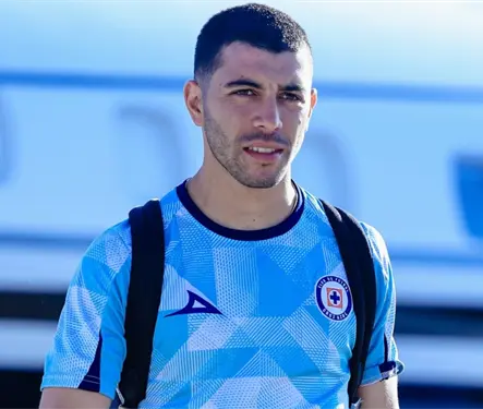 Erik Lira lanza dardo a Pumas antes de dejar Cruz Azul