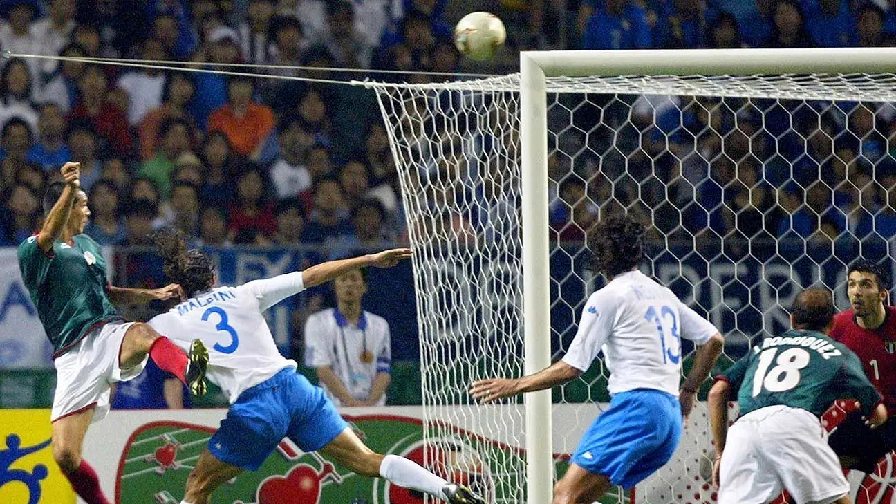 Borgetti torci&oacute; el cuello para marcar un golazo