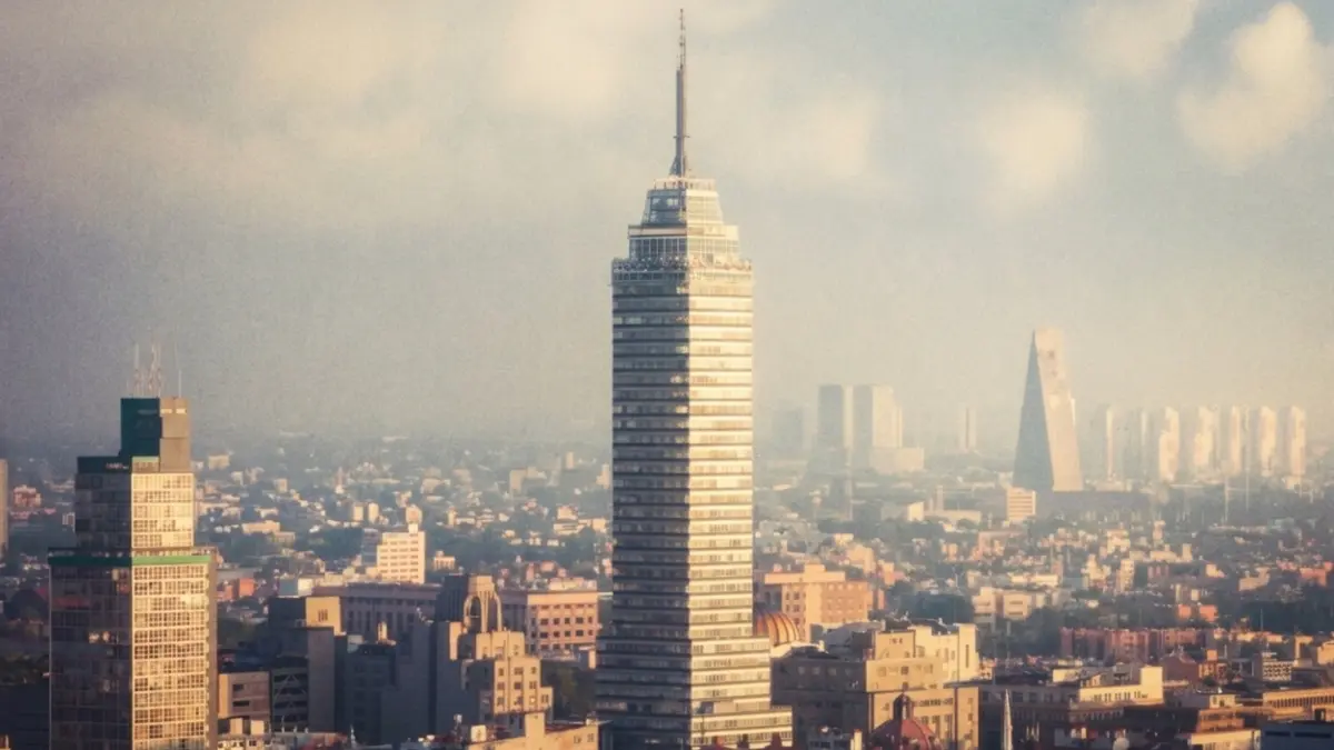 La Torre Latinoaméricana dominaba el horizonte de la CDMX La Torre Latinoaméricana dominaba el horizonte de la CDMX