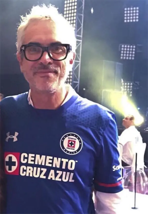 Alfonso Cuarón con la camiseta de Cruz Azul Alfonso Cuarón con la camiseta de Cruz Azul