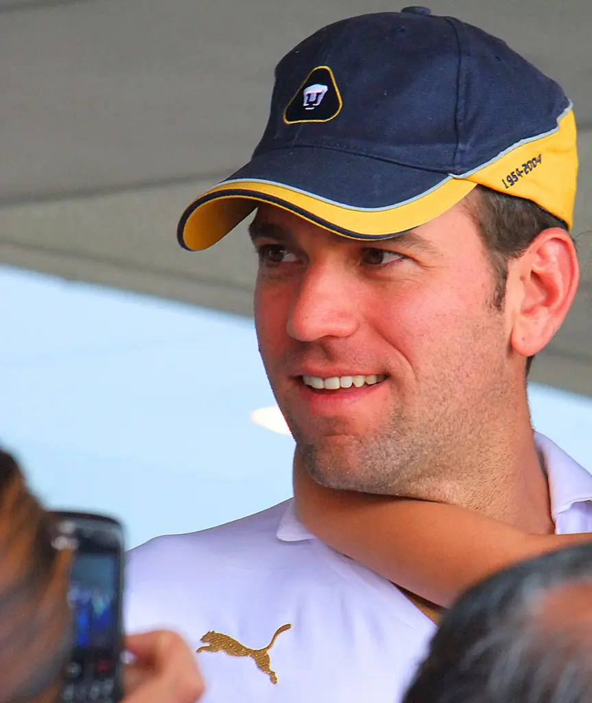 Carlos Loret de Mola con una gorra de Pumas Carlos Loret de Mola con una gorra de Pumas