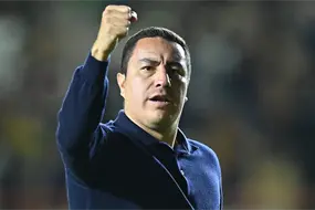 &iquest;Se va de Pumas? Revelan contactos de Efra&iacute;n Ju&aacute;rez con Europa