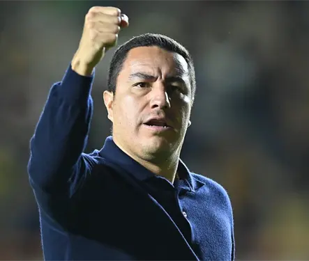 &iquest;Se va de Pumas? Revelan contactos de Efra&iacute;n Ju&aacute;rez con Europa