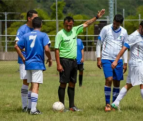 C&oacute;mo la tecnolog&iacute;a VAR est&aacute; cambiando silenciosamente el arbitraje en el f&uacute;tbol amateur