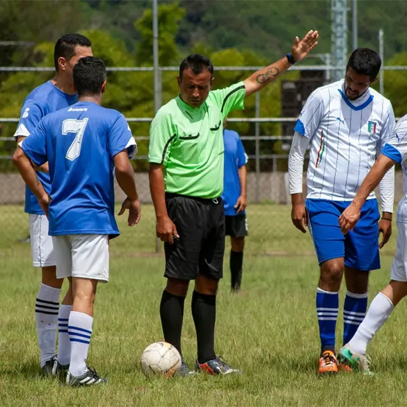 Cómo la tecnología VAR está cambiando silenciosamente el arbitraje en el fútbol amateur Cómo la tecnología VAR está cambiando silenciosamente el arbitraje en el fútbol amateur