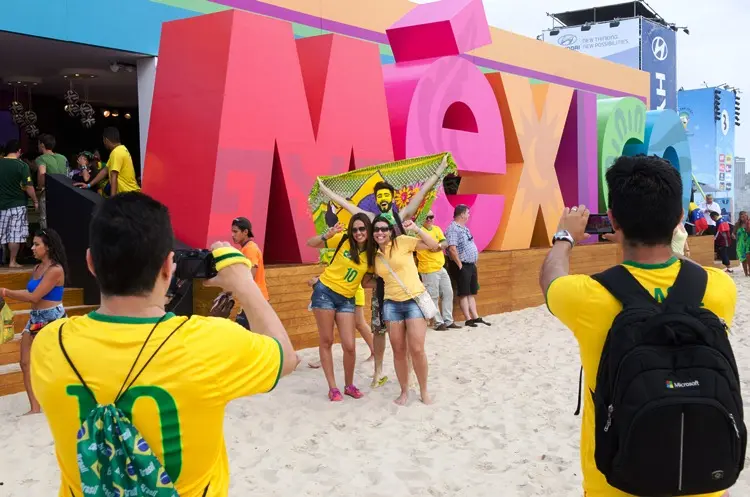 Turistas en nuestro pasi Turistas en nuestro pasi