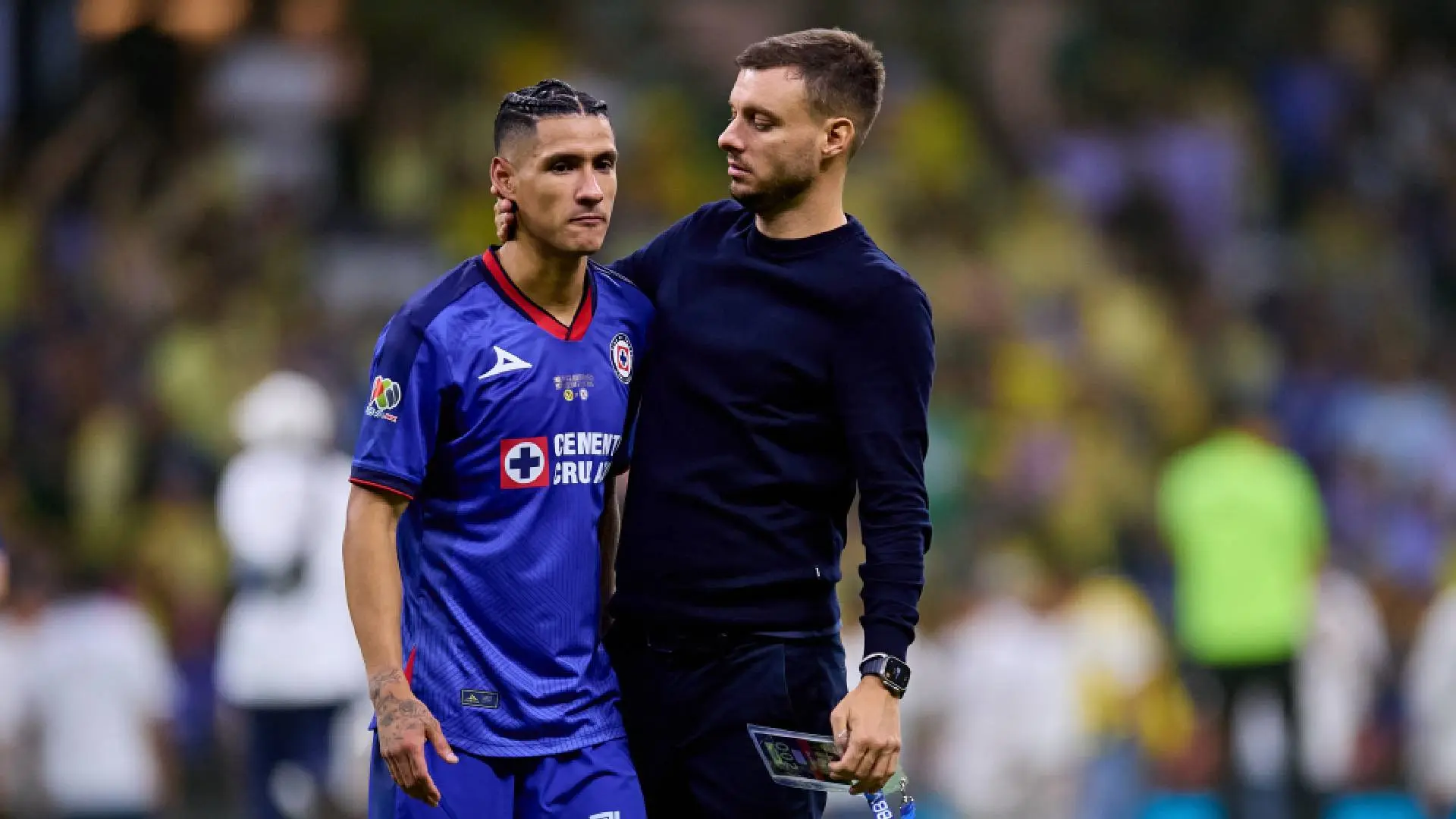 Uriel Antuna y Martín Anselmi tras la final vs América 2024 Uriel Antuna y Martín Anselmi tras la final vs América 2024