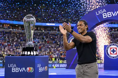 Joel Huiqui rompe la maldici&oacute;n y se corona campe&oacute;n con Cruz Azul