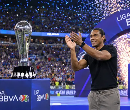 Joel Huiqui rompe la maldici&oacute;n y se corona campe&oacute;n con Cruz Azul