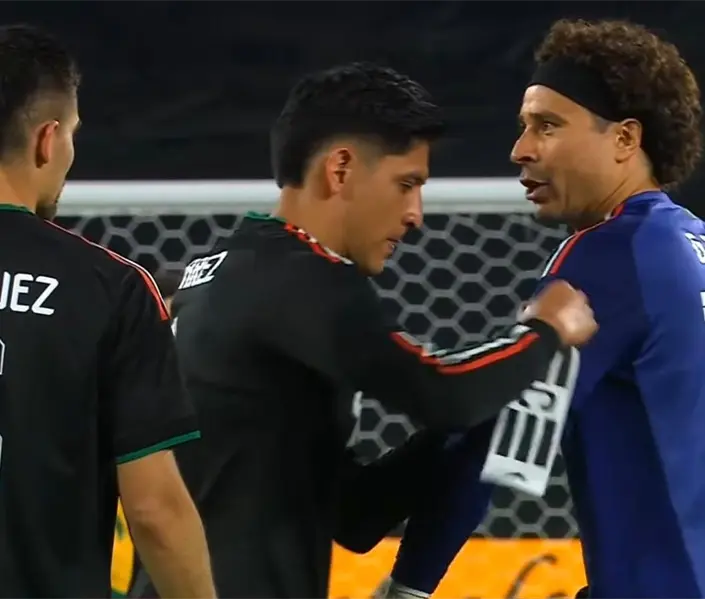 Gran ovaci&oacute;n para Memo Ochoa en el M&eacute;xico vs Australia