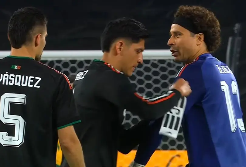 Gran ovación para Memo Ochoa al ingresar en el México vs Australia, tras 565 días sin jugar con el Tri. Gran ovación para Memo Ochoa al ingresar en el México vs Australia, tras 565 días sin jugar con el Tri.