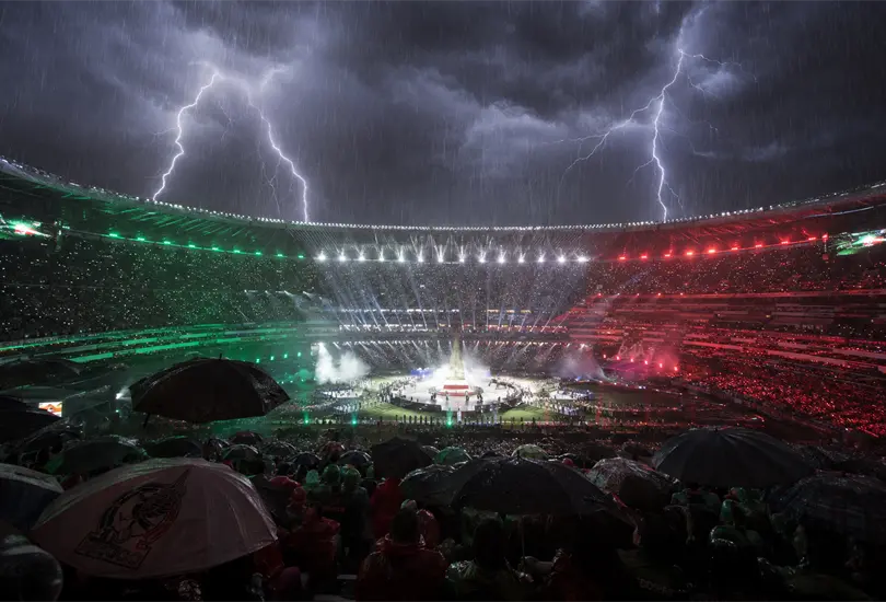 El Estadio Azteca se prepara para abrir el Mundial 2026 bajo amenaza de tormenta el&eacute;ctrica y lluvia intensa.