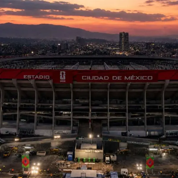 Con lonas y parchado, as&iacute; qued&oacute; el Azteca a un d&iacute;a del Mundial 2026