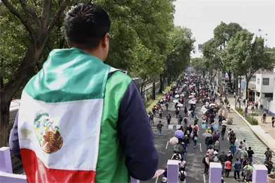 Qu&eacute; se sabe del aficionado extranjero que sufri&oacute; un infarto en el Estadio Azteca