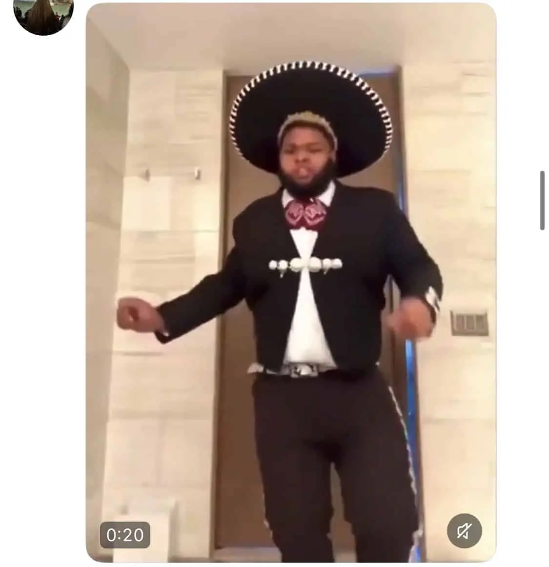 Y b&aacute;ilele mi mariachi