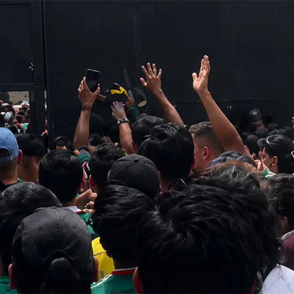 Aficionados intentan dar portazo en FIFA Fan Fest y Estadio Azteca Aficionados intentan dar portazo en FIFA Fan Fest y Estadio Azteca