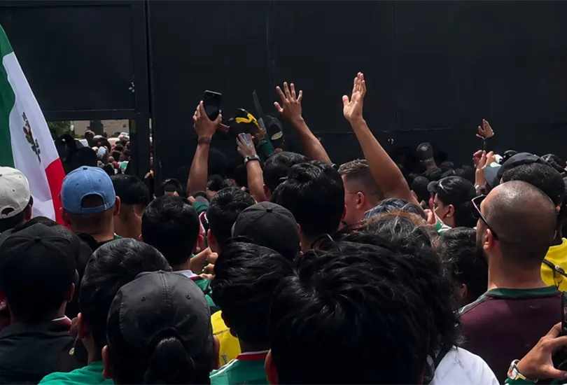 Momentos de tensión se vivieron en el Zócalo Momentos de tensión se vivieron en el Zócalo