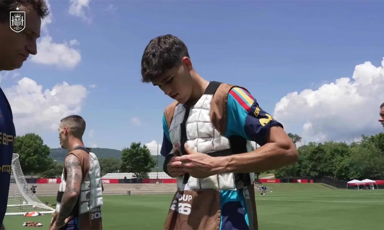  España utiliza chalecos y botas refrigerantes en entrenamientos para combatir el calor del Mundial 2026. 