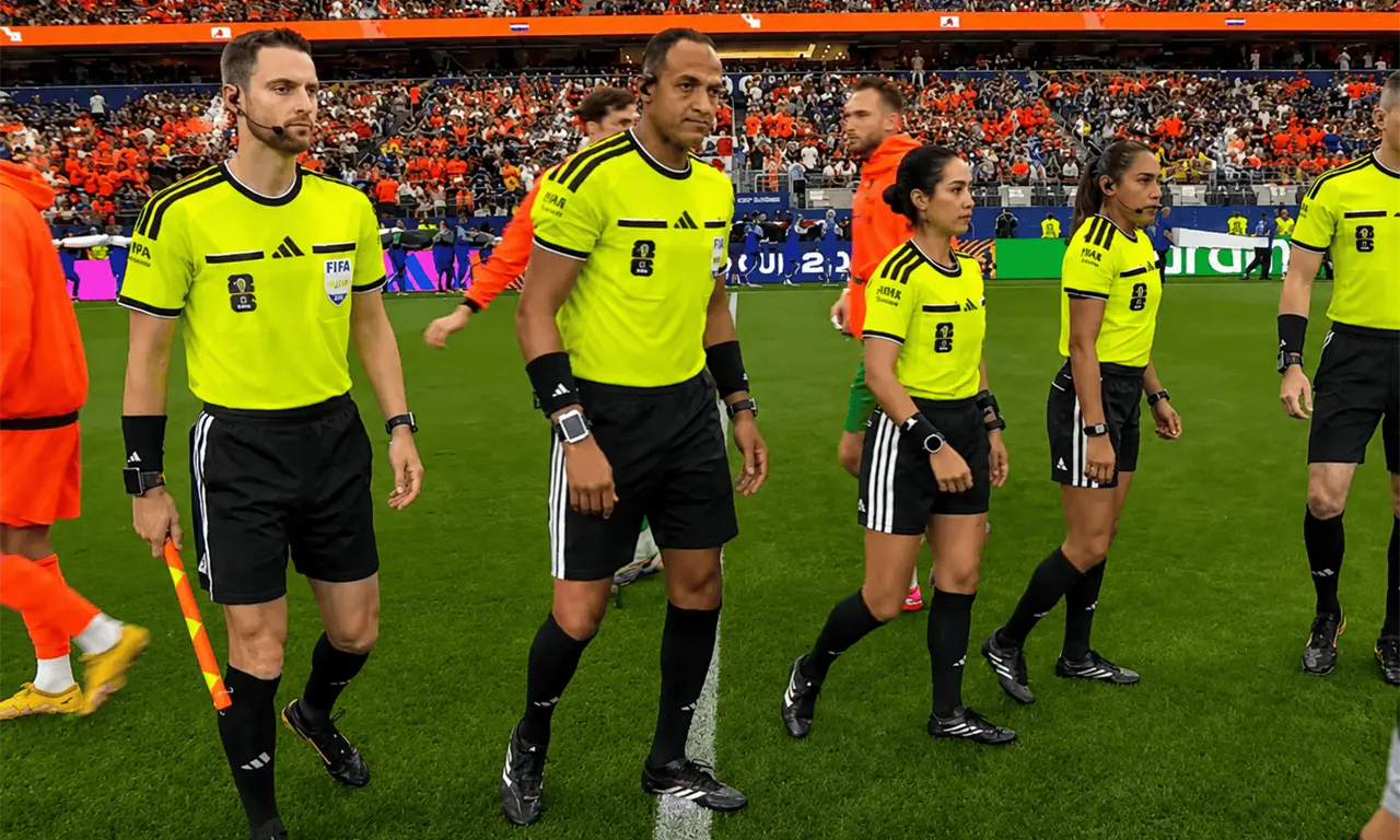  Katia Itzel fue la cuarta árbitra del Países Bajos vs Japón 
