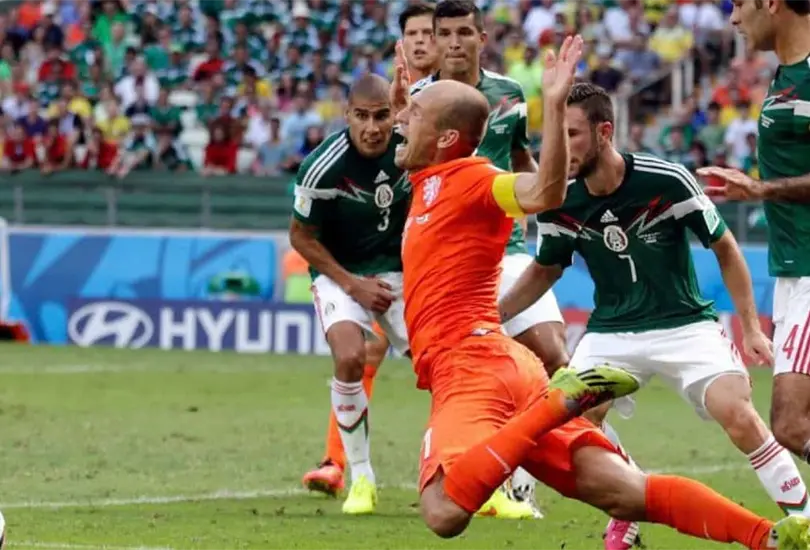 Aficionados reviven el no era penal Aficionados reviven el no era penal