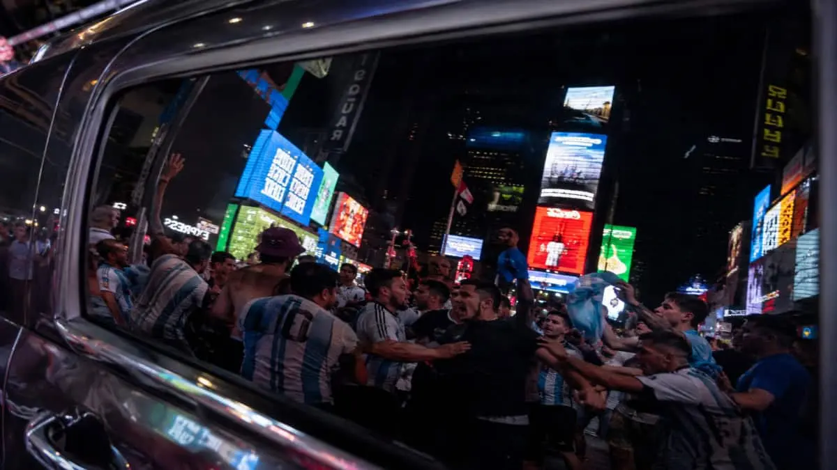  Argentinos y argelinos pelearon en Time Square 