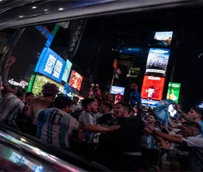 Mundial 2026: Argentinos y argelinos provocan campal en Time Square